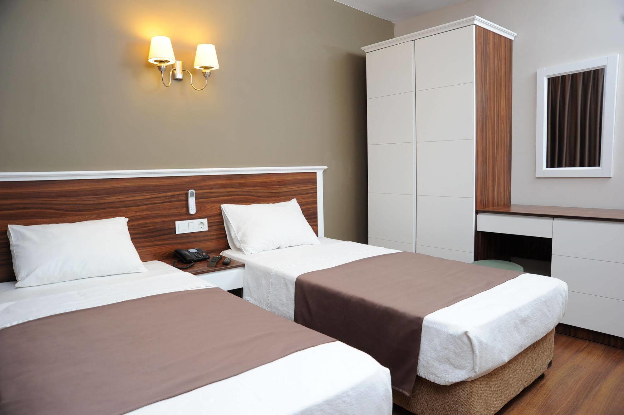 Deniz Palace Hotel Istanbul Exterior photo